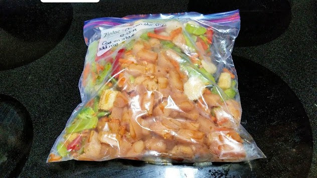 Image of chicken stir fry ingredients in a freezer bag