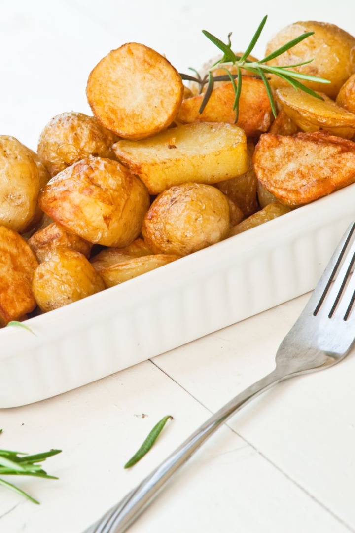 5 Ways to Reheat Roast Potatoes (Best Tips) No Getting Off This Train