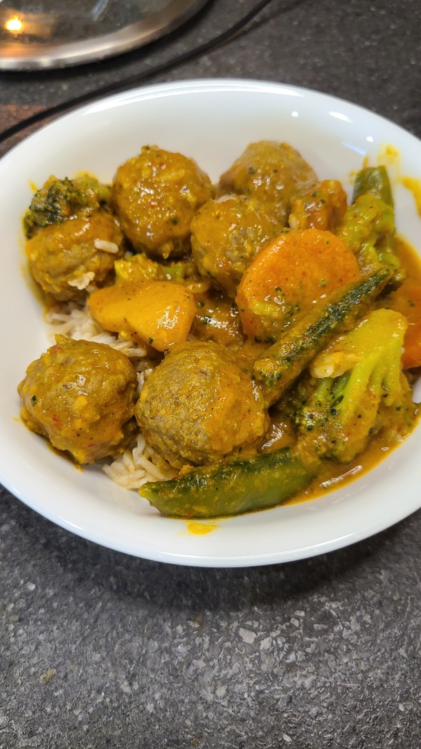 Easy Meatball Curry Recipe With Frozen Meatballs! No Getting Off