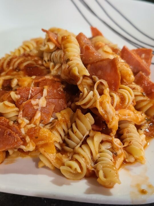 5-Ingredient Pizza Pasta - No Getting Off This Train